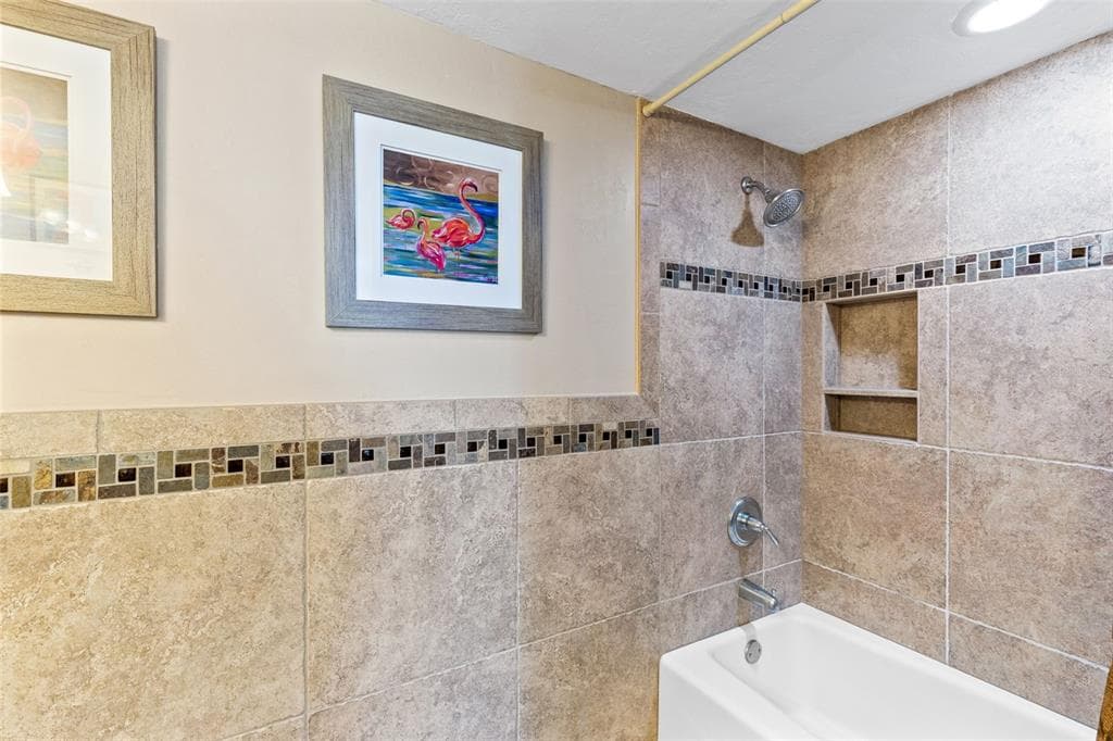 845 COLLIER COURT 306 photo 22