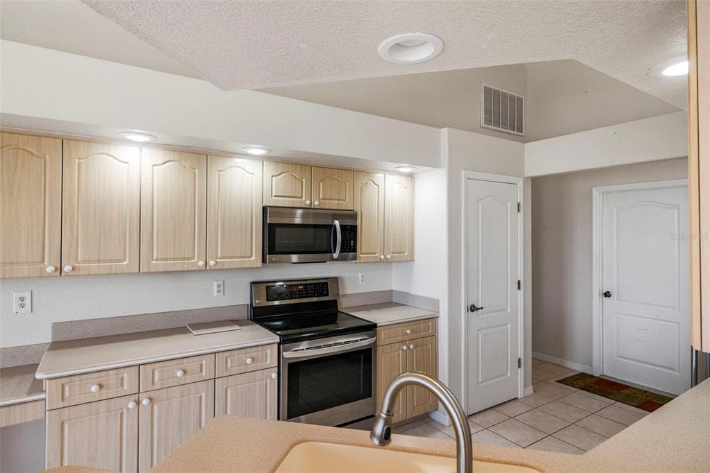 12942 SW KINGSWAY CIRCLE photo 20