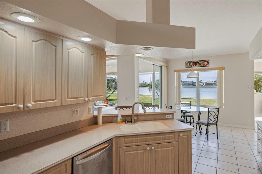 12942 SW KINGSWAY CIRCLE photo 4