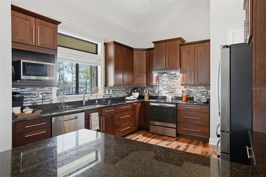 834 MILLSHORE DRIVE photo 13