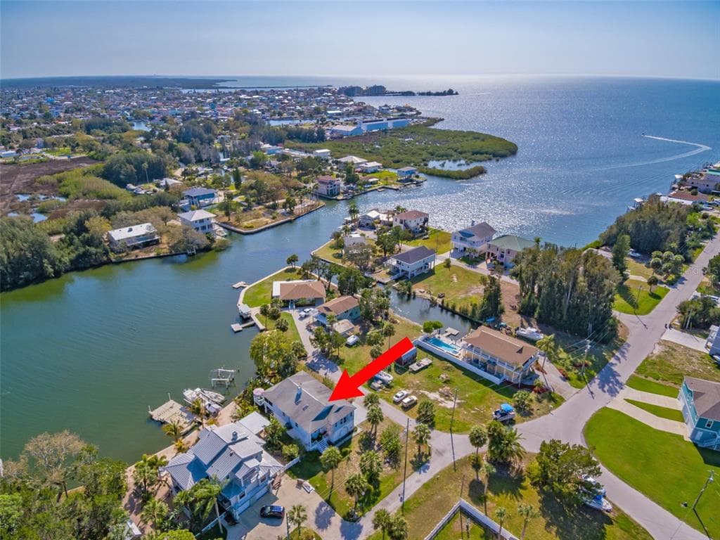 6810 SEAVIEW BOULEVARD photo 2