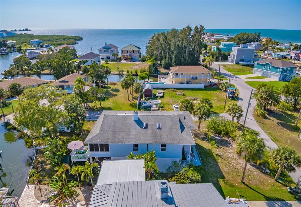 6810 SEAVIEW BOULEVARD photo 10