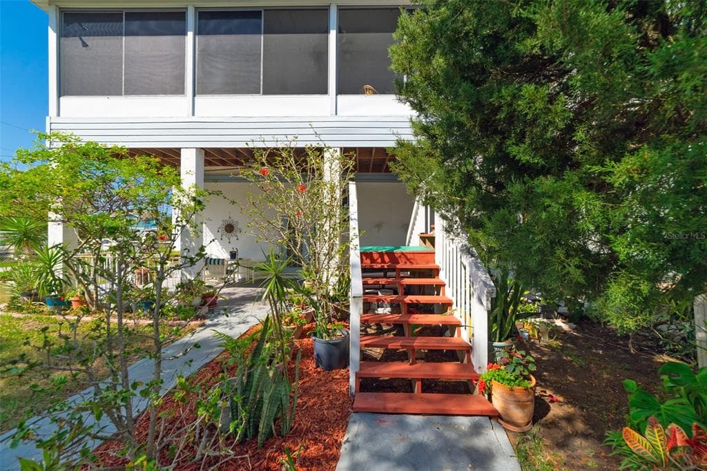 6810 SEAVIEW BOULEVARD photo 14