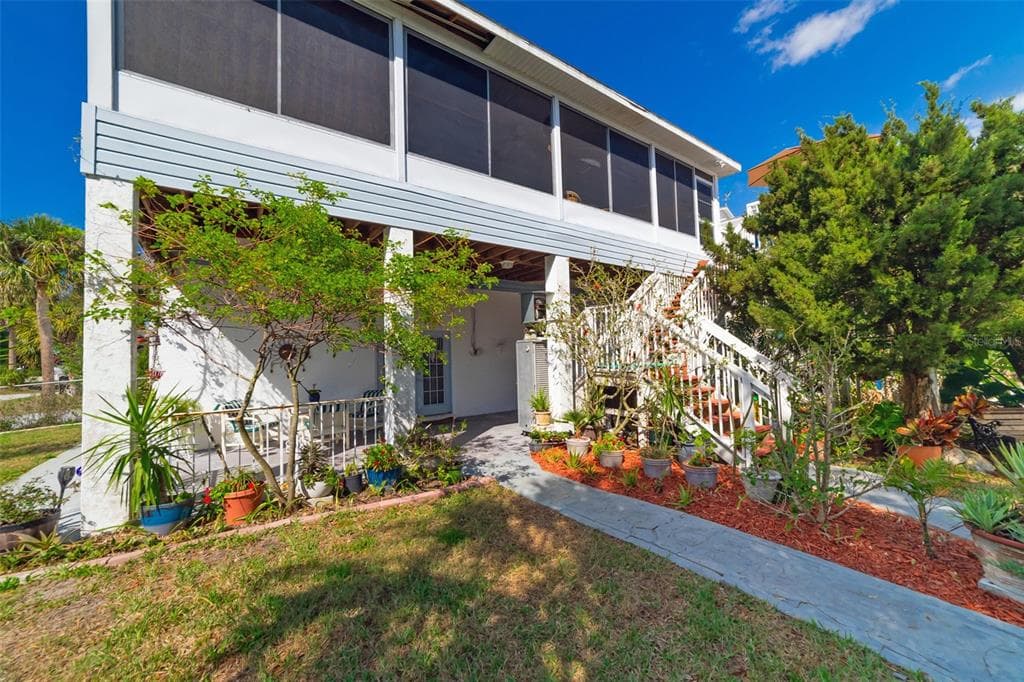 6810 SEAVIEW BOULEVARD photo 15