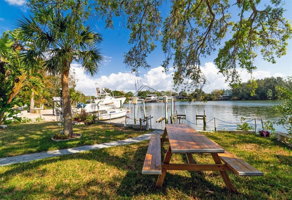 6810 SEAVIEW BOULEVARD photo 11