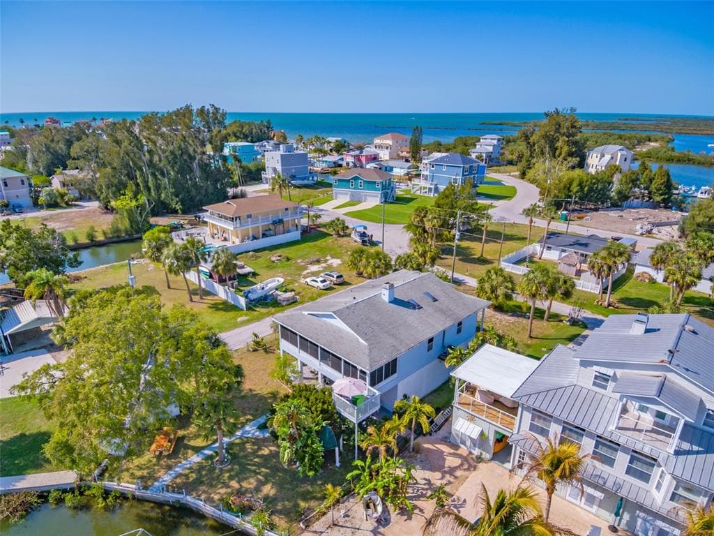 6810 SEAVIEW BOULEVARD photo 8