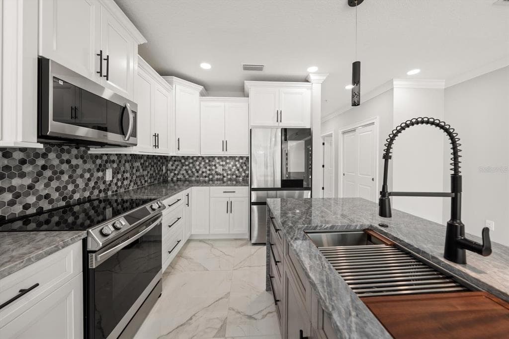 211 DOLPHIN POINT 201 photo 15