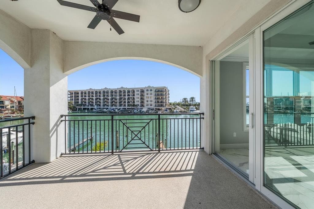 211 DOLPHIN POINT 201 photo 4