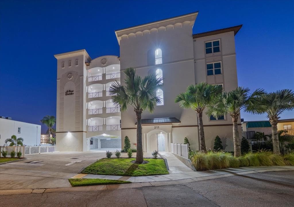 211 DOLPHIN POINT 203 photo 2
