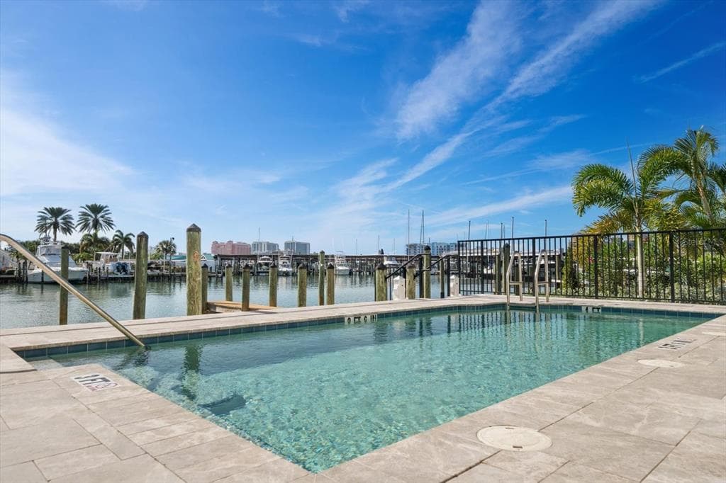211 DOLPHIN POINT 203 photo 3
