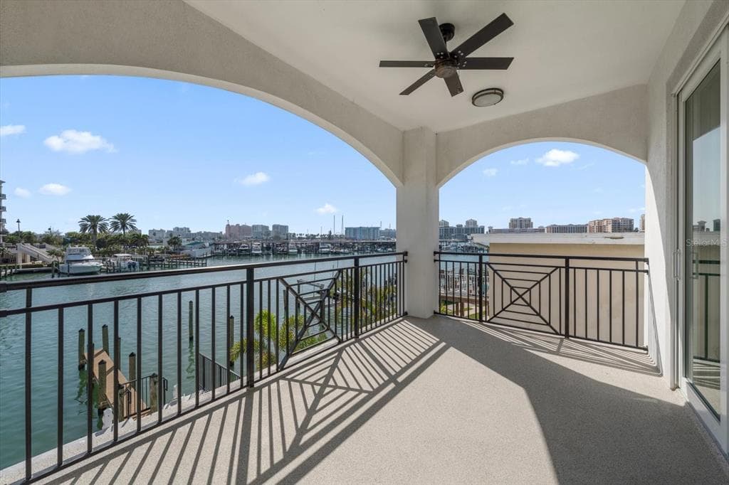 211 DOLPHIN POINT 203 photo 1