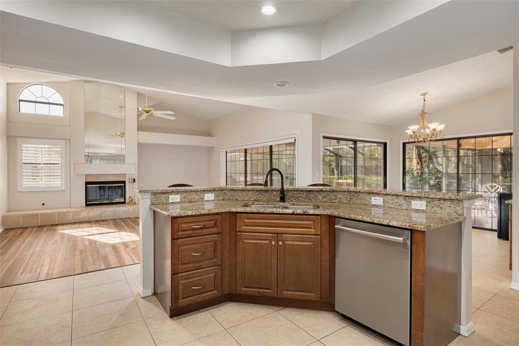 470 HICKORYNUT AVENUE photo 8