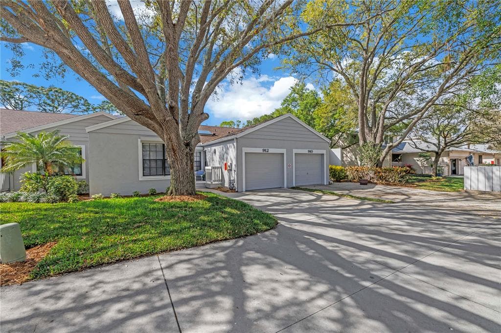 912 MYAKKA COURT NE photo 2