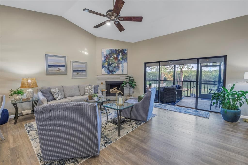 912 MYAKKA COURT NE photo 3