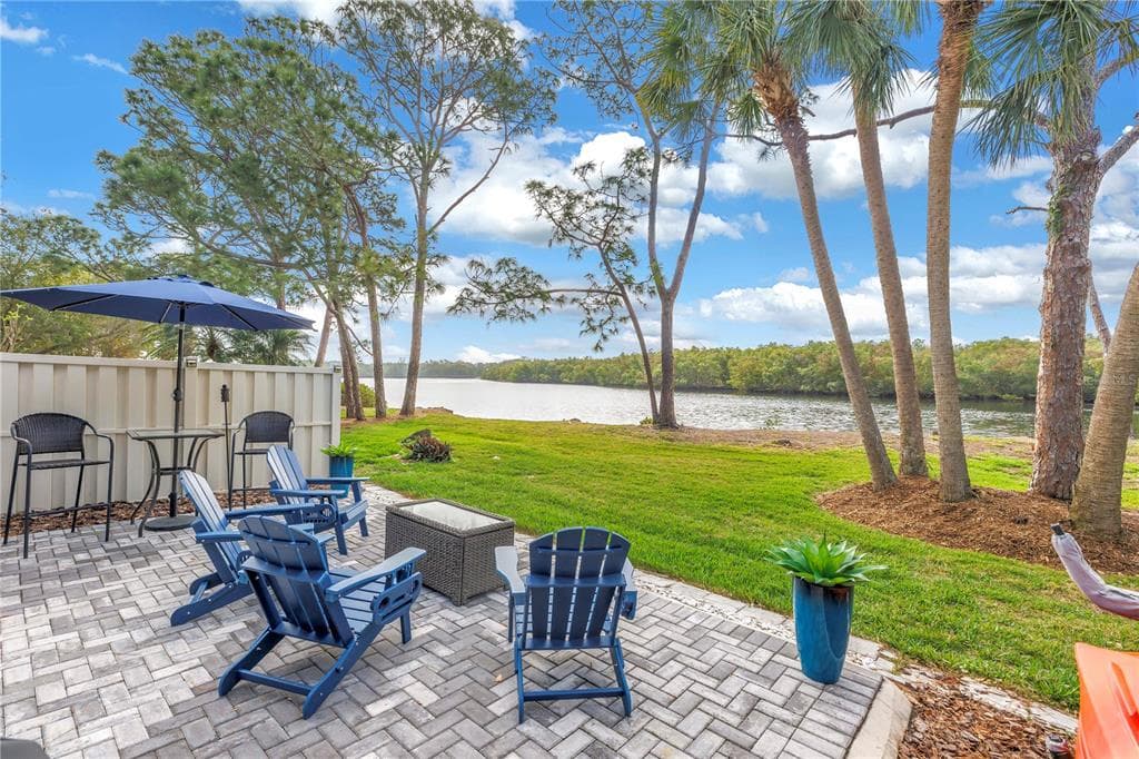 912 MYAKKA COURT NE photo 1