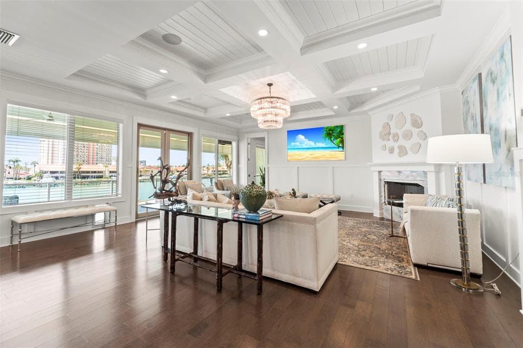 19 BAYFRONT COURT S photo 5