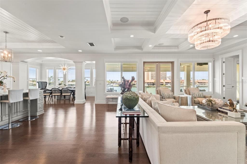 19 BAYFRONT COURT S photo 4
