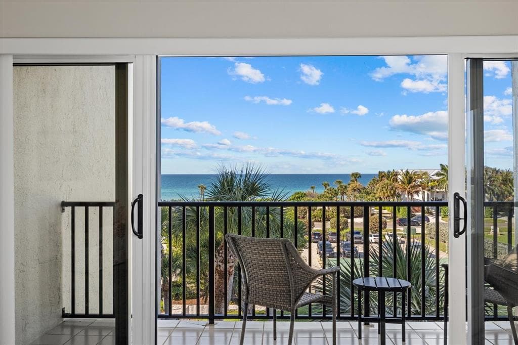 3240 GULF OF MEXICO DRIVE B402 photo 6