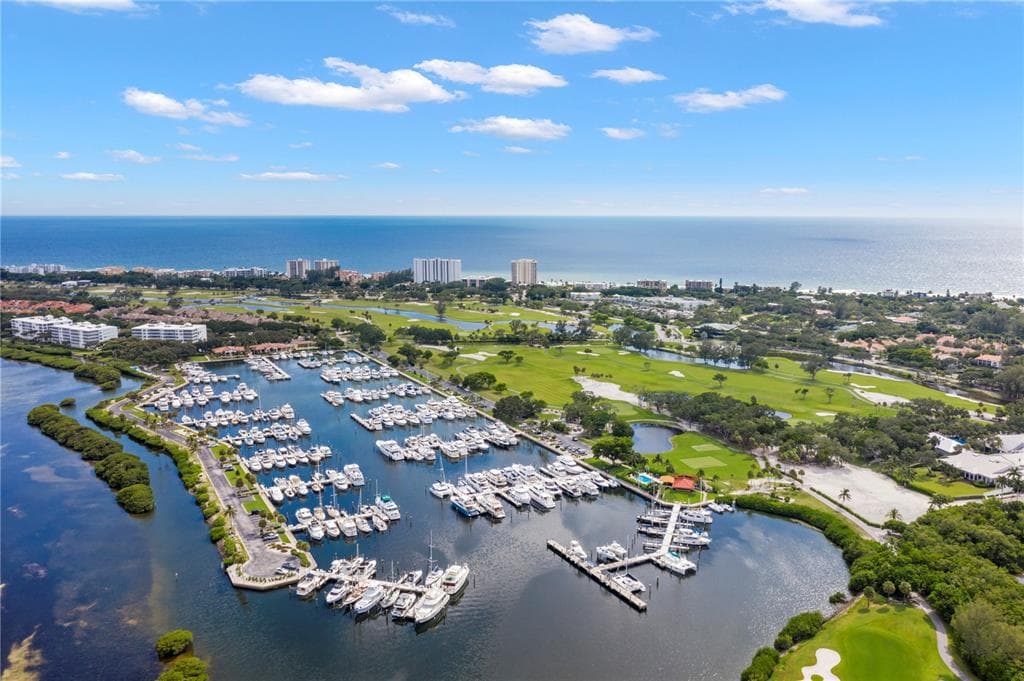 2600 HARBOURSIDE DRIVE C13 photo 1