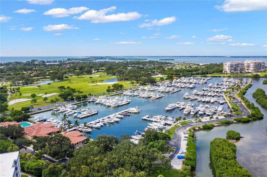 2600 HARBOURSIDE DRIVE C13 photo 9