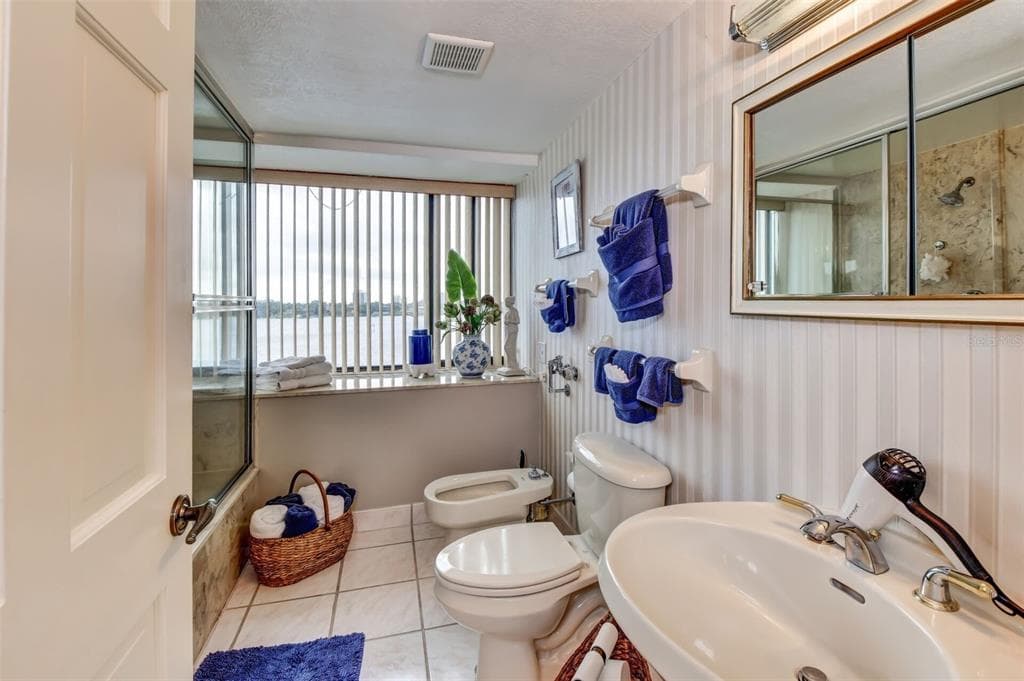 746 MARINA POINT DRIVE 7460 photo 16