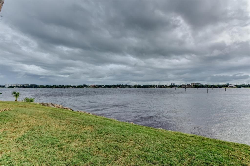 746 MARINA POINT DRIVE 7460 photo 12
