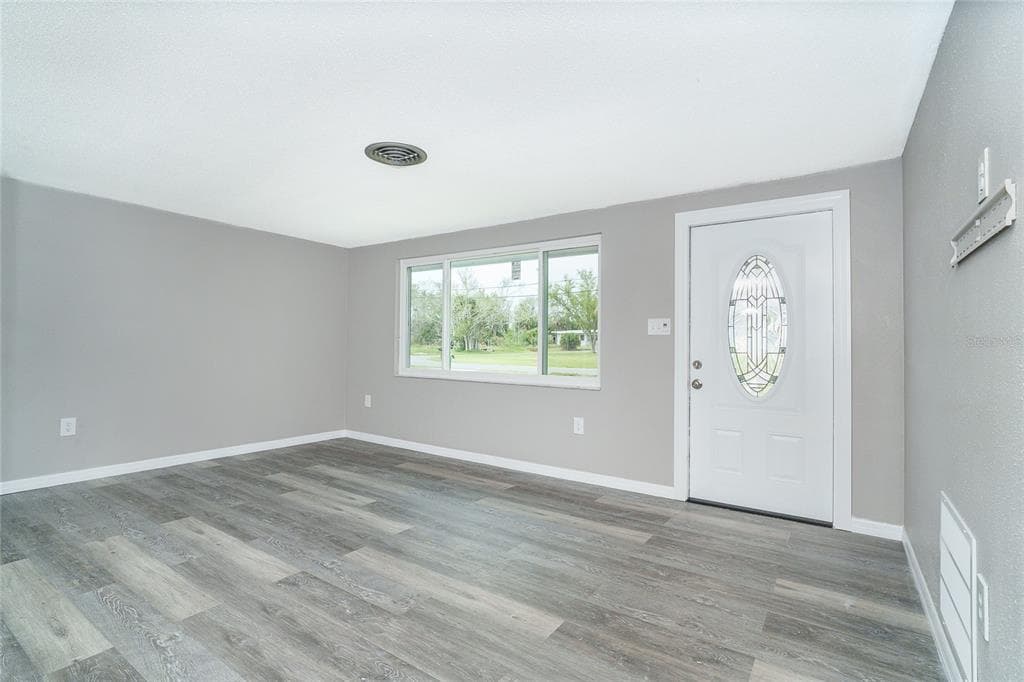 130 CRESTVIEW DRIVE photo 5