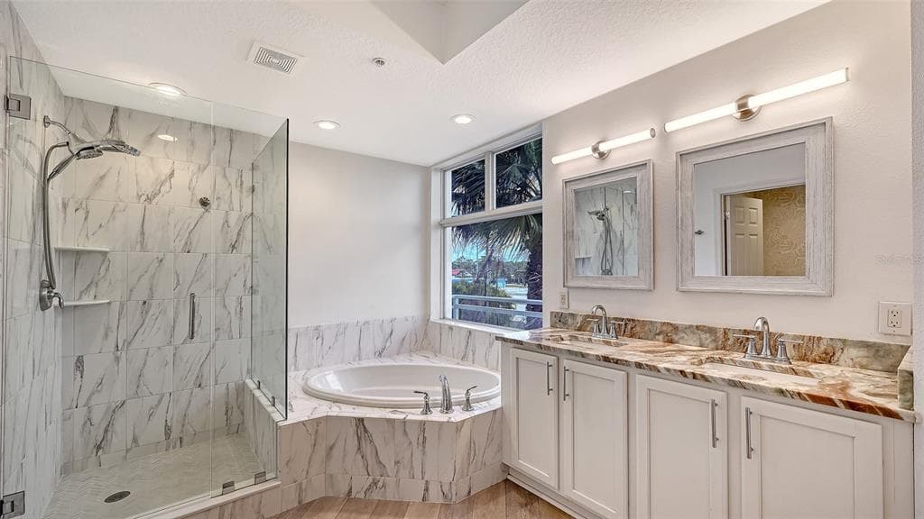 516 TAMIAMI TRAIL S 306 photo 19