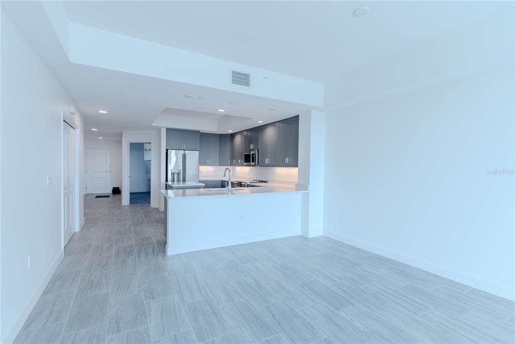 125 ISLAND WAY 503 photo 13