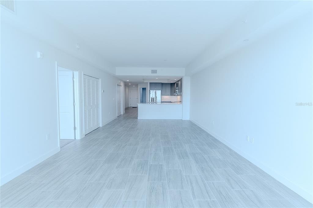 125 ISLAND WAY 503 photo 17