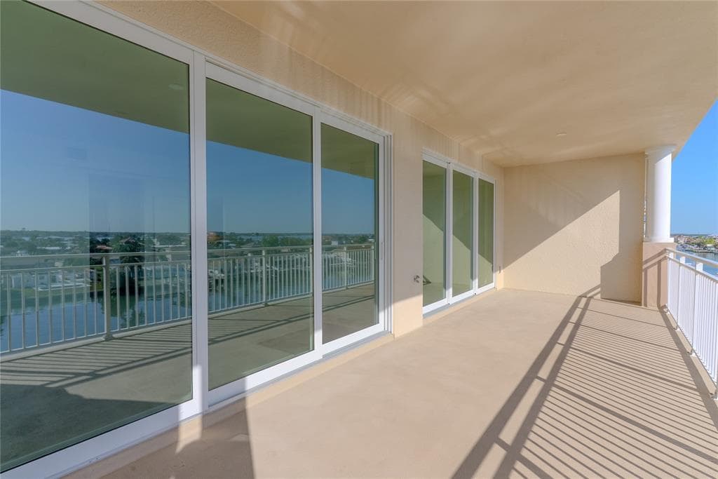 125 ISLAND WAY 503 photo 22