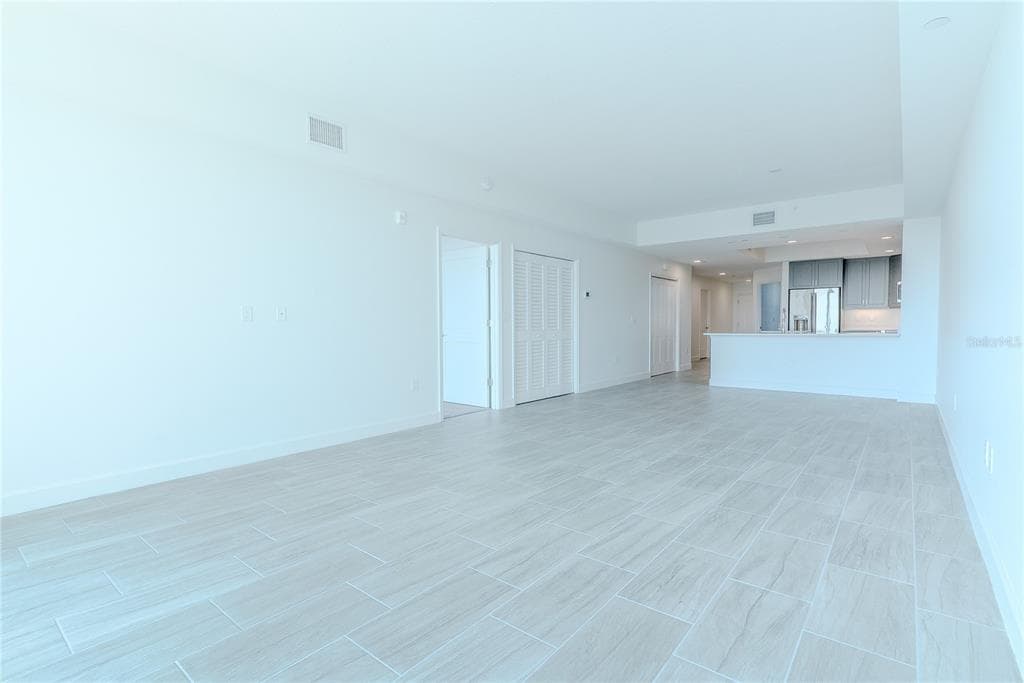125 ISLAND WAY 503 photo 18