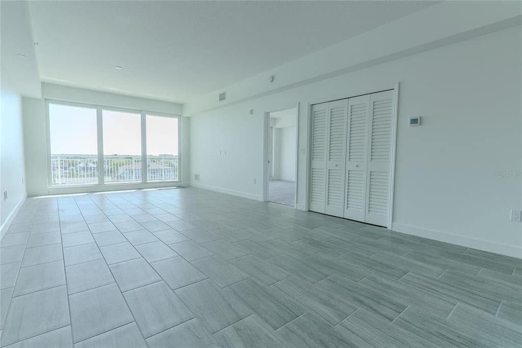 125 ISLAND WAY 503 photo 15