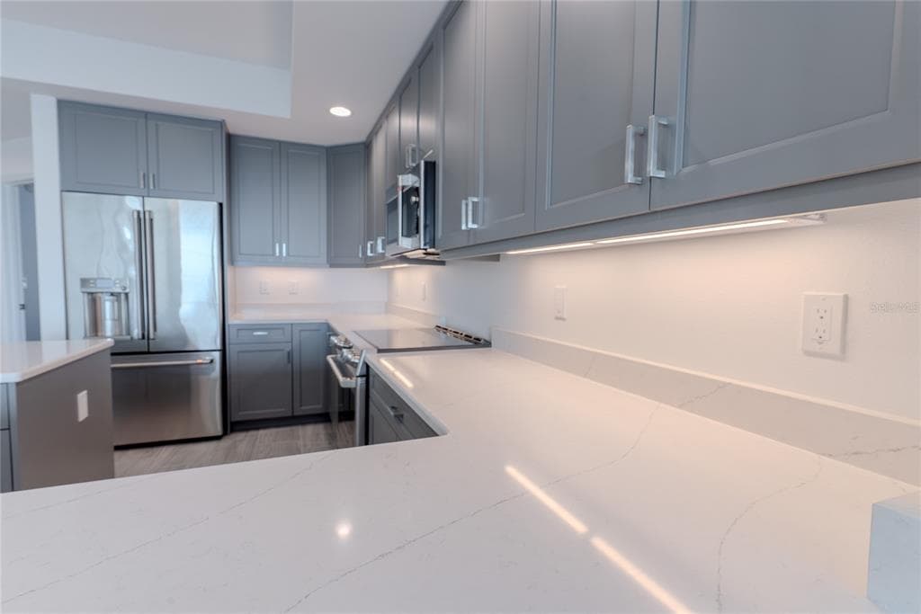 125 ISLAND WAY 503 photo 11