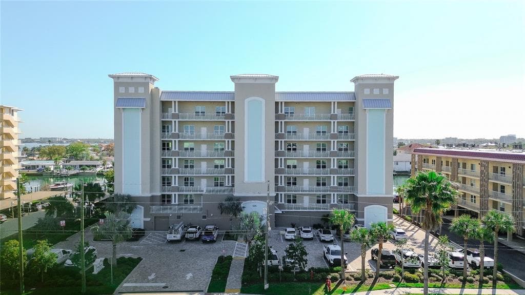 125 ISLAND WAY 503 photo 4