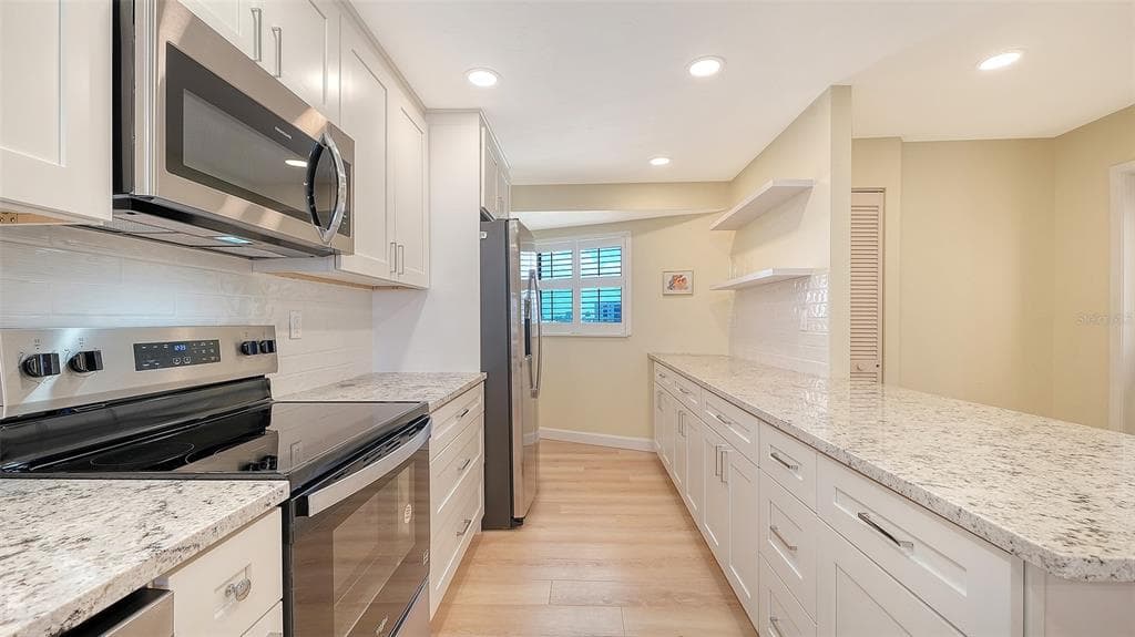 5790 MIDNIGHT PASS ROAD 506 photo 23