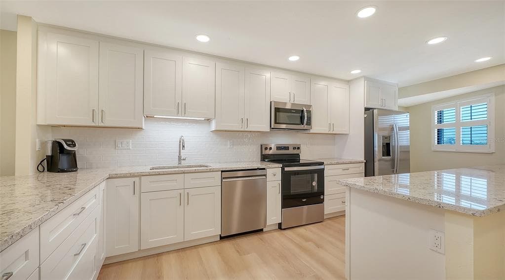 5790 MIDNIGHT PASS ROAD 506 photo 20