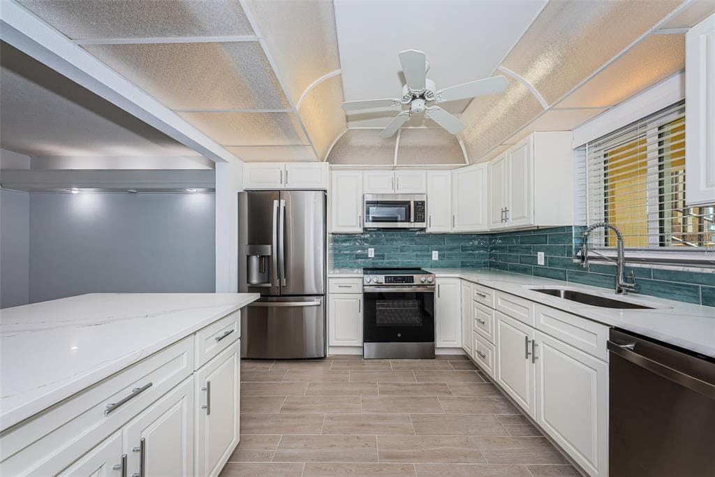4700 COVE CIRCLE 110 photo 2