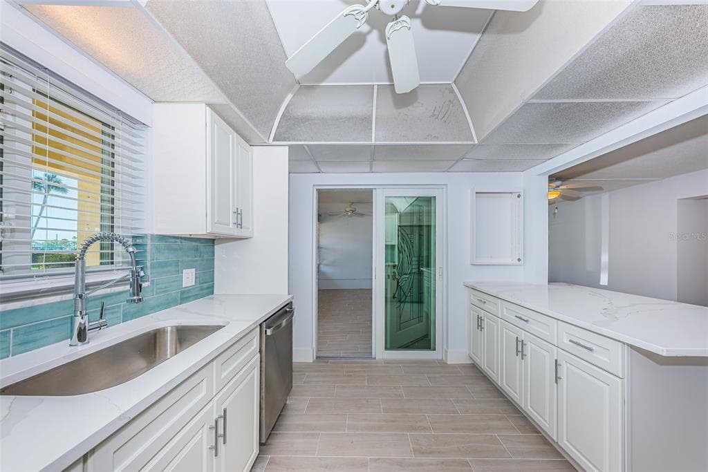 4700 COVE CIRCLE 110 photo 13