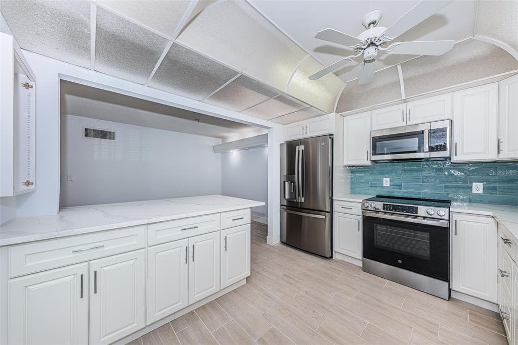 4700 COVE CIRCLE 110 photo 15