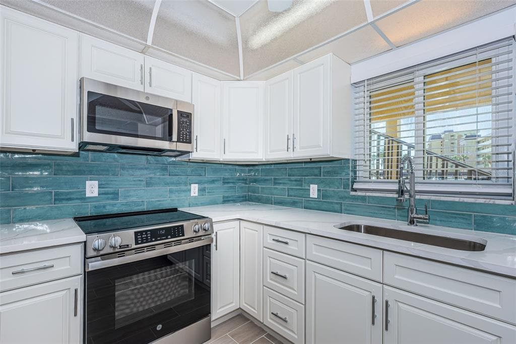 4700 COVE CIRCLE 110 photo 11