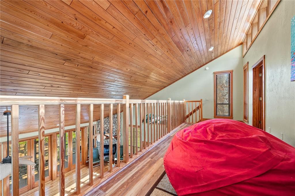 1376 RIVERSIDE AVENUE photo 24