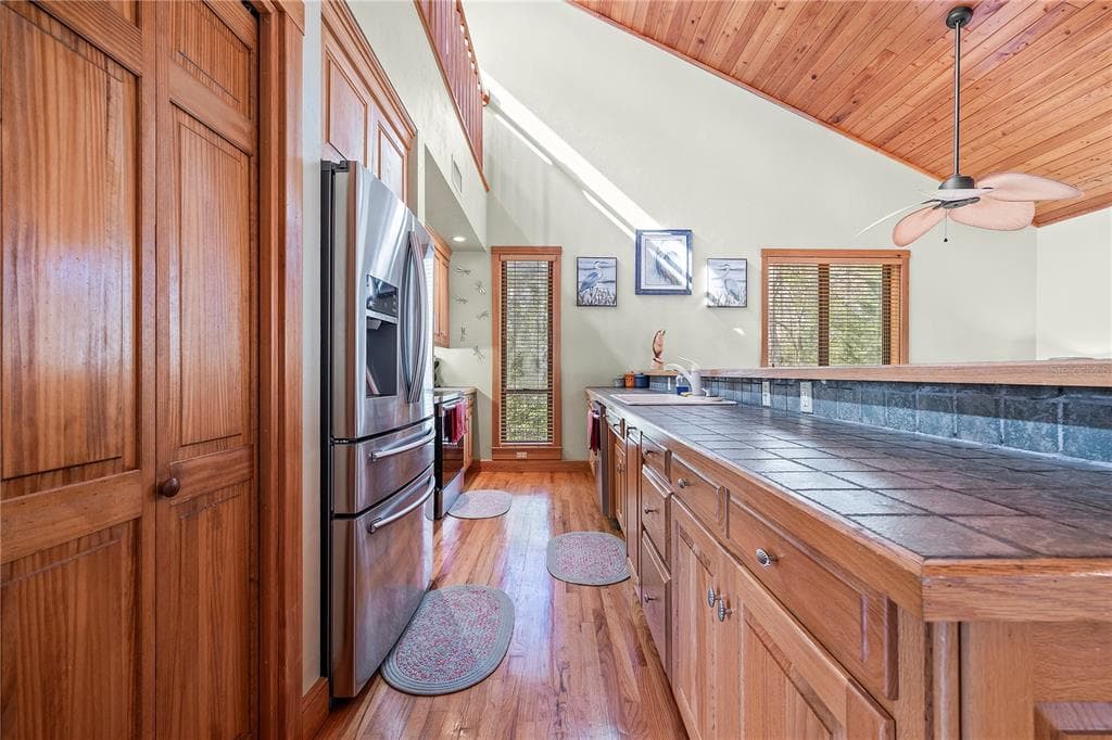 1376 RIVERSIDE AVENUE photo 14