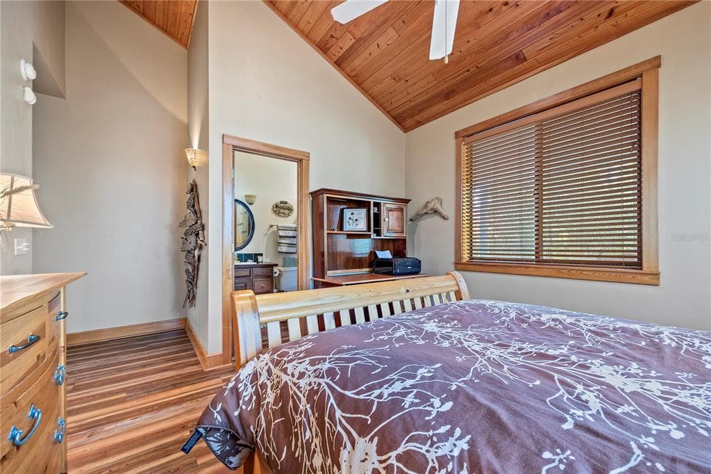 1376 RIVERSIDE AVENUE photo 18