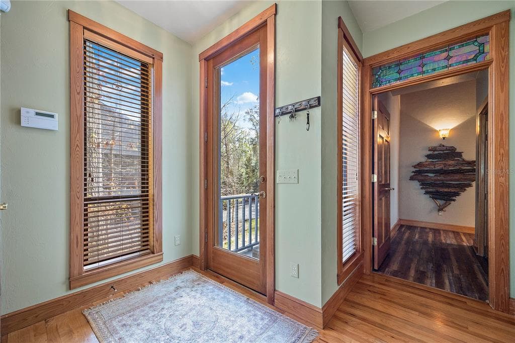 1376 RIVERSIDE AVENUE photo 11