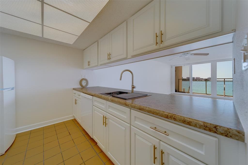 450 S GULFVIEW BOULEVARD 208 photo 23