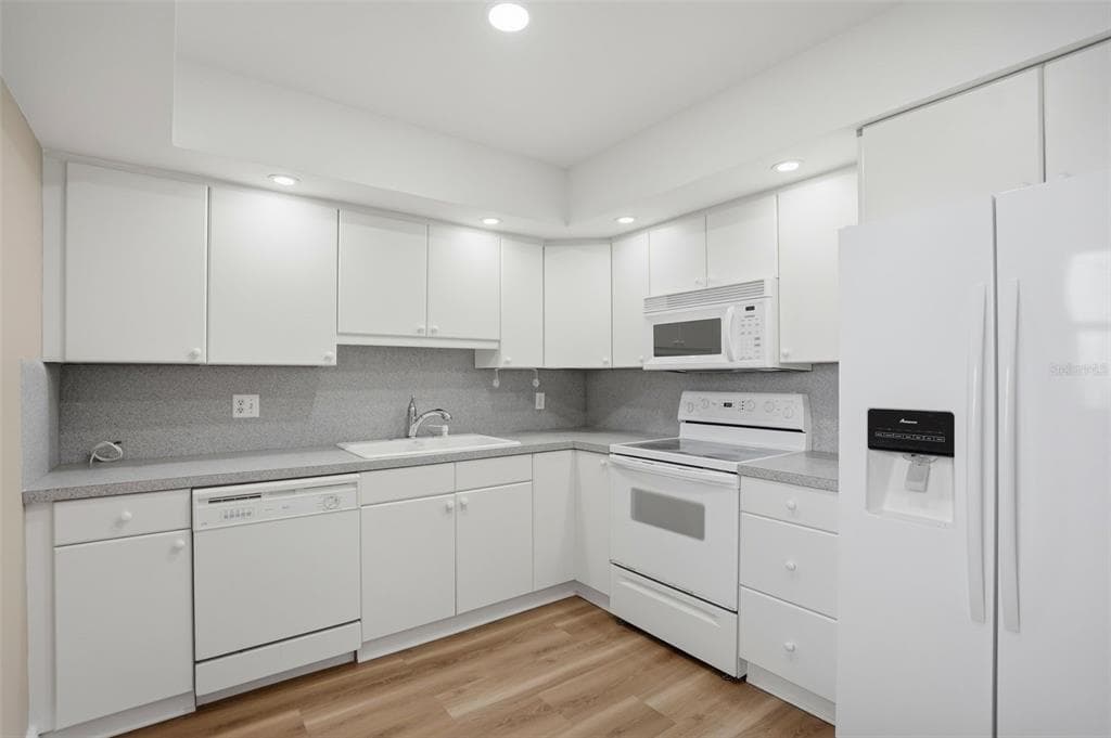 5108 BRITTANY DRIVE S 1006 photo 12