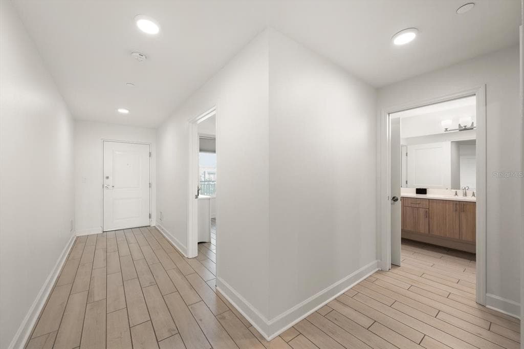 125 ISLAND WAY 402 photo 23