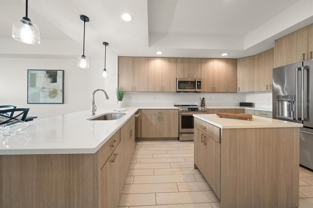 125 ISLAND WAY 402 photo 12