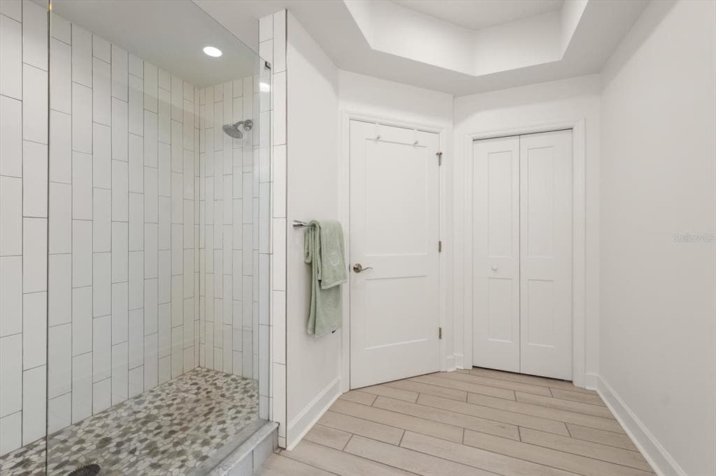 125 ISLAND WAY 402 photo 22